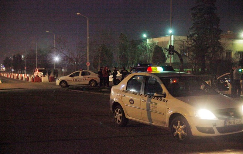 Bătaie între taximetriști și șoferi Uber la Timișoara. Mascații au intervenit în forță / VIDEO