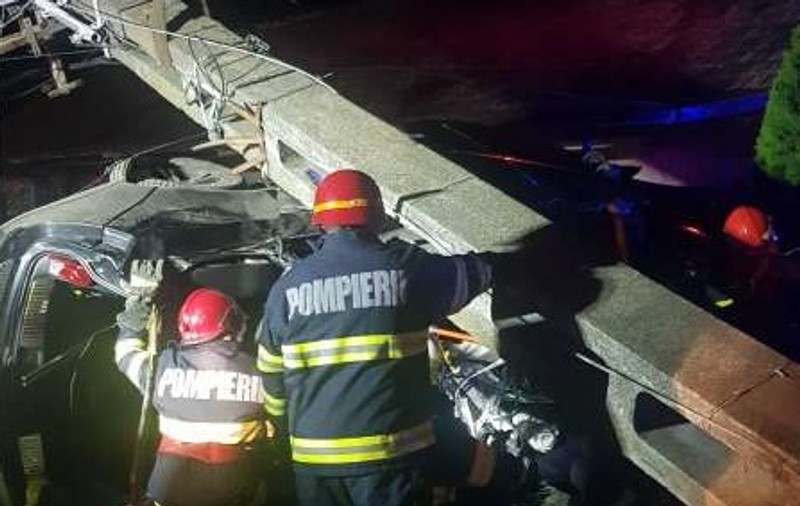 Accident grav în Timiş: doi minori au murit, iar alţi trei tineri sunt răniţi