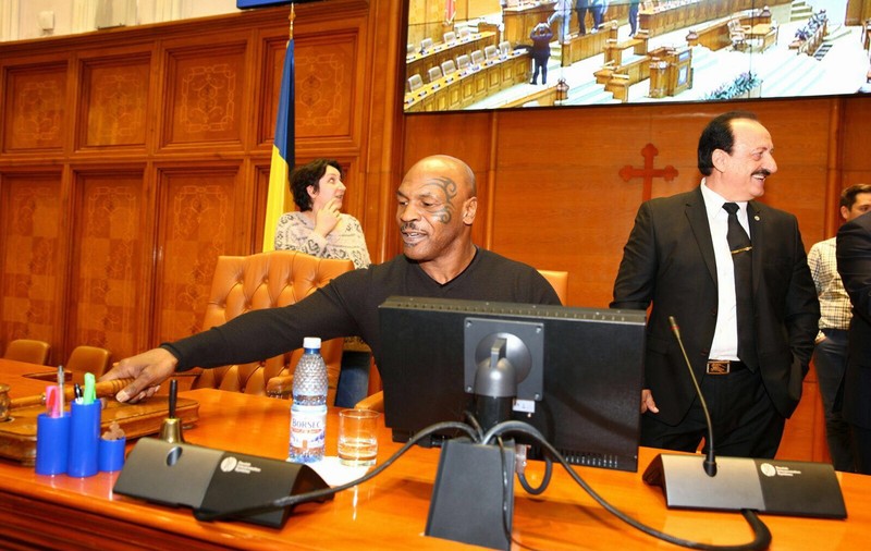 EXCLUSIV/ Totul despre prima zi petrecută de Mike Tyson în România! S-a izolat în cameră după o întâlnire de afaceri