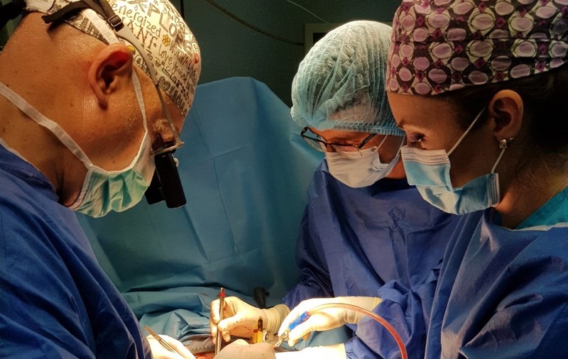 Un bebeluș de zece luni, cel mai tânăr donator din România. A salvat viața unui băiat, care aștepta de șapte ani un transplant