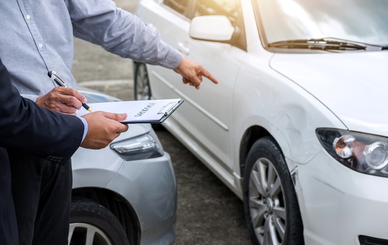 Încă o problemă pe piața de asigurări. Fondul de Garantare nu plătește complet despăgubirile stabilite de instanțe. Premierul Ciucă, șocat și el