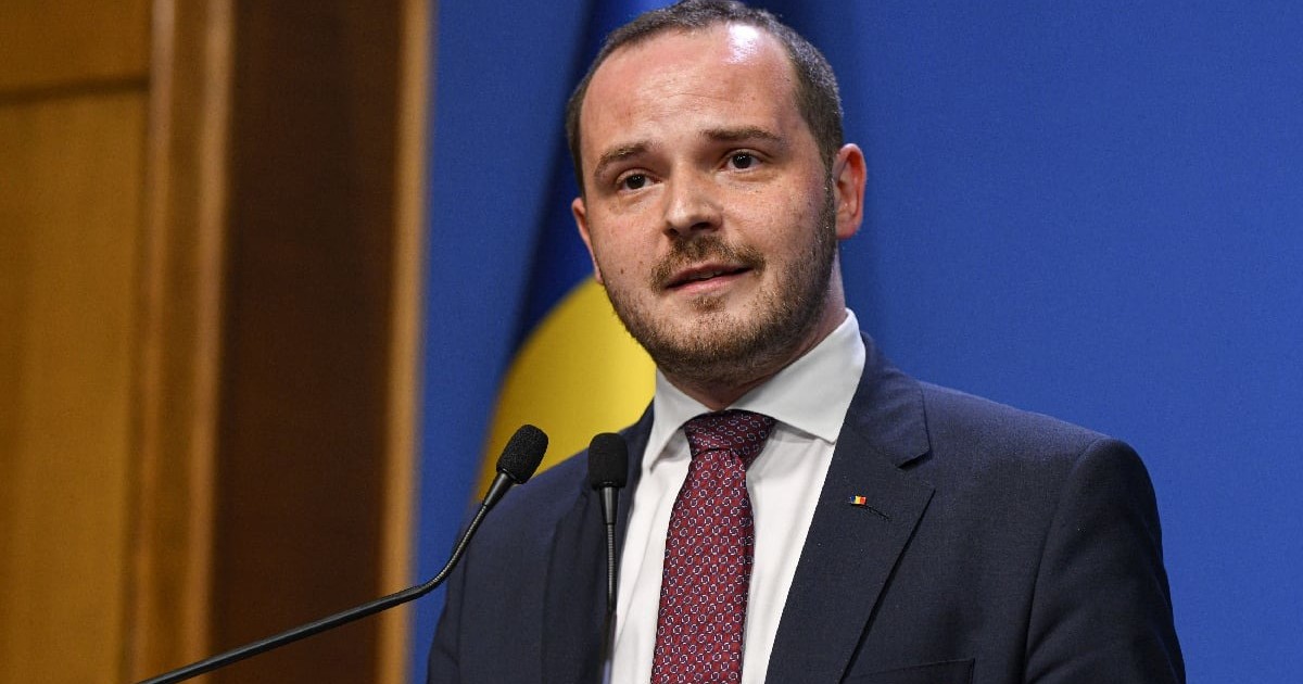 Ministrul Sănătății, Alexandru Robogete, în timpul nei conferințe de presă la Guvern