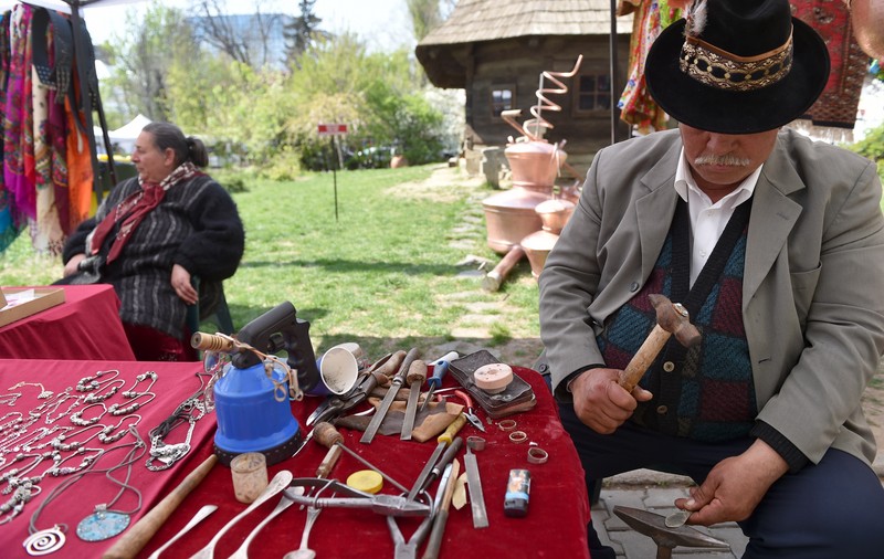 Ce ar putea să facă, de fapt, Guvernul pentru romi, dincolo de discursuri festiviste. Câteva idei, că tot e Ziua Internațională a Romilor