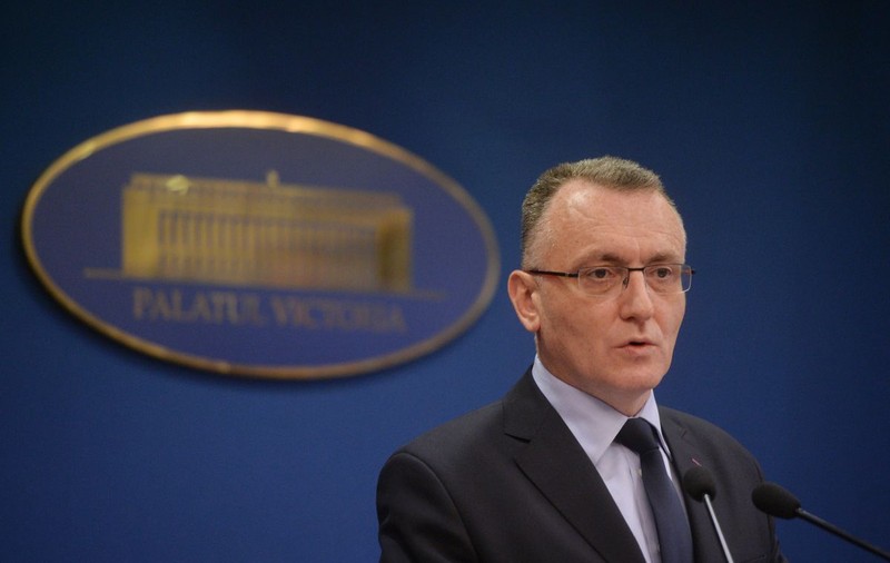 Sorin Cîmpeanu spune că nu e nevoie doar de educație sexuală pentru copii, ci și „de educație parentală”