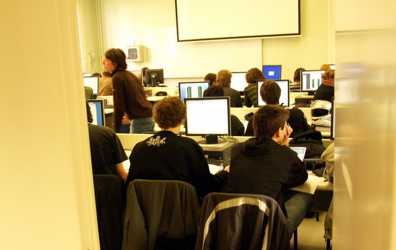 A încercat să copieze la examen, dar a ajuns la spital