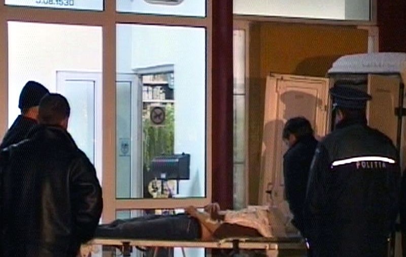 Şi-a omorât soţia şi soacra sub ochii copilului