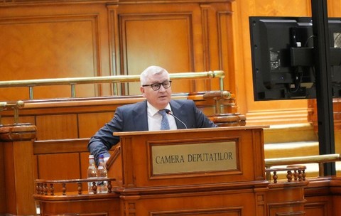 Florin Roman spune că astăzi au loc două „evenimente”, odată cu moțiunea împotriva Guvernului Bolojan: „Se naște o nouă alianță politică PSD-AUR” și „ziua în care Bolojan se leapădă de Satana”