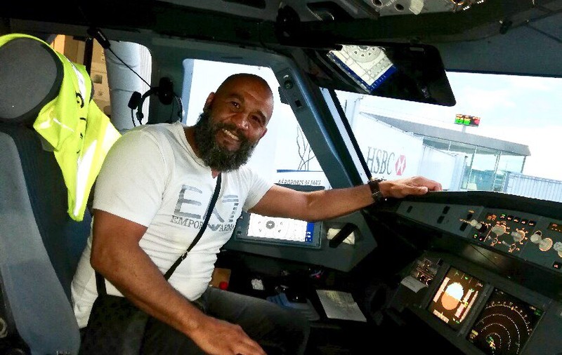 Un fost boxer a devenit erou după ce a oprit deturnarea unui avion în aer