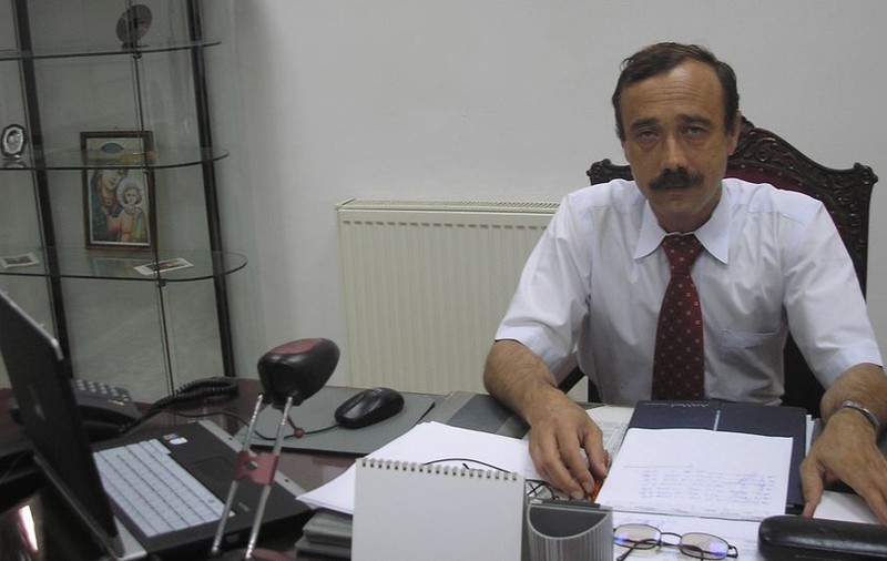 Ca să prindă chiar şi câteva zile de libertate, puşcăriaşii se dau nebuni de legat