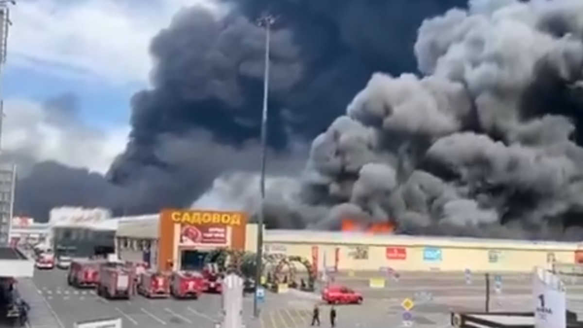 Mișcarea houthi din Yemen și-a asumat sâmbătă responsabilitatea pentru un atac asupra unor locații „sensibile” din capitala saudită Riad. Sursă foto X/A Tiempo Noticias