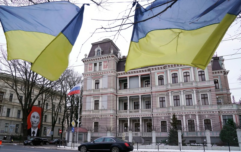Premieră în Letonia: rușii care nu mai au permis de rezidență, obligați să plece din țara baltică