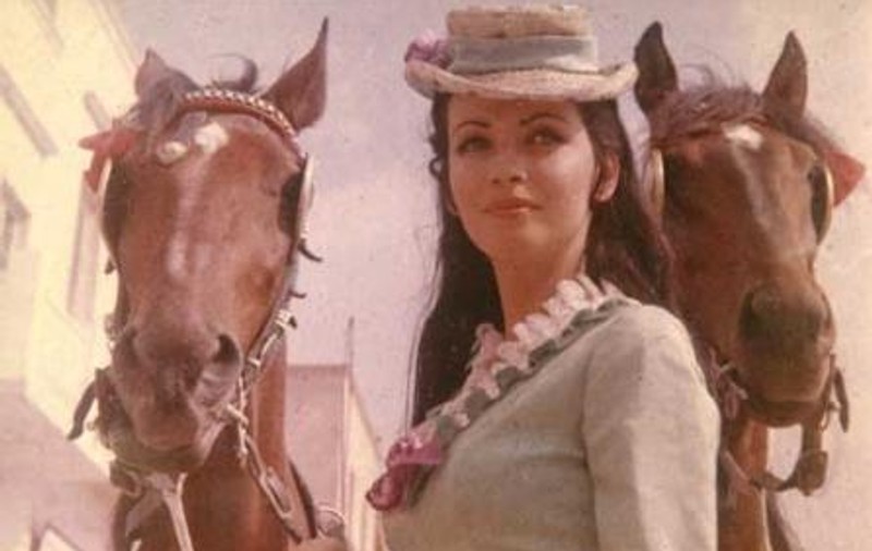 Ţi-o mai aminteşti pe Adnana, din filmul "Toate pânzele sus"? Vei fi UIMIT să vezi cum arată astăzi! | VIDEO