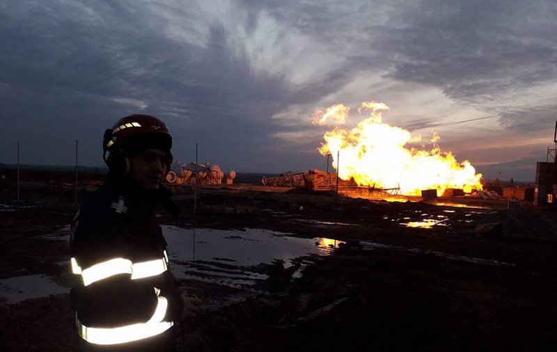 Specialiști canadieni, chemați să stingă incendiul de la sonda din Satu Mare
