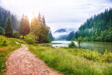 Lacul Roșu - obiectiv turistic din România