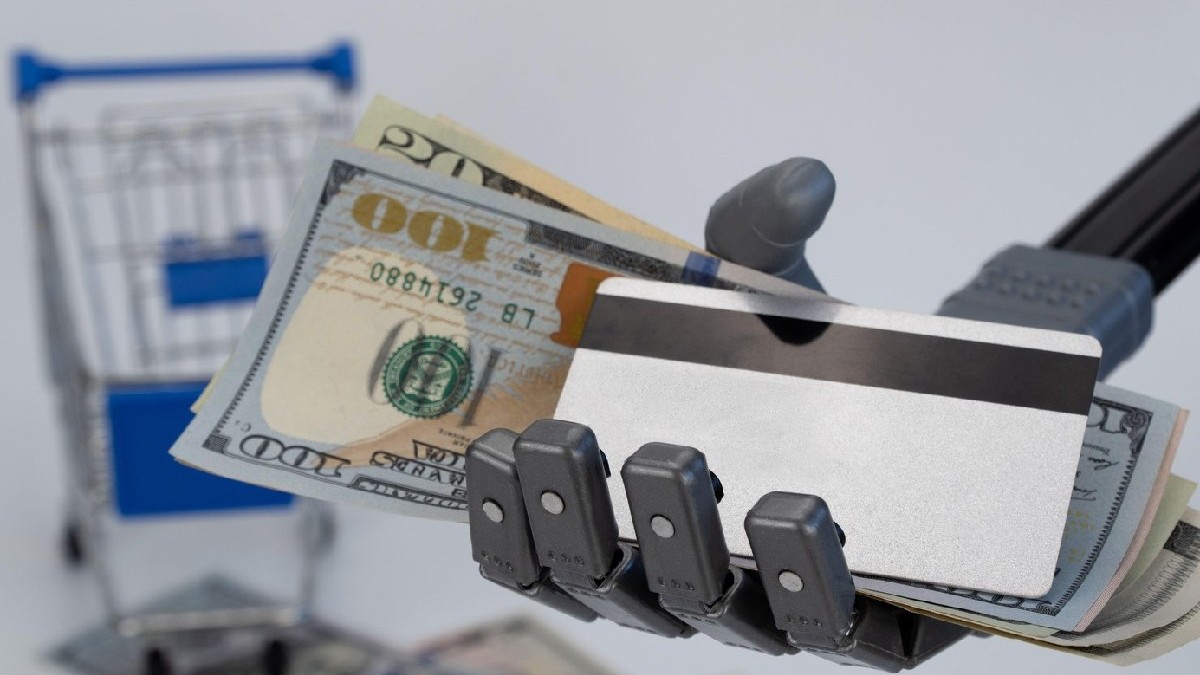 Mâna unui robot ține bani și un card de credit.