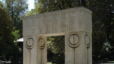 Brancusi-Poarta_sarutului-Targu_Jiu