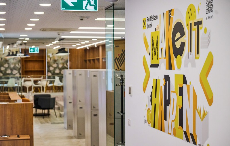 Raiffeisen Bank România contribuie la modernizarea spațiilor multifuncționale pentru studenții din Iași și din alte 7 centre universitare din țară
