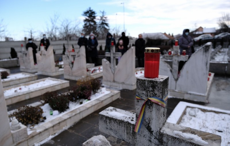Un bărbat a murit după ce a căzut de pe o scară într-un cimitir