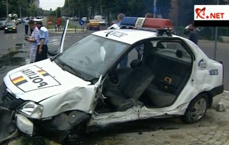 7 persoane au ajuns la Urgenţă pentru că o maşină a poliţiei nu a acordat prioritate 