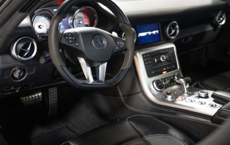 Doi șoferi au dat în judecată compania Mercedes-AMG din cauza unui defect la scaune