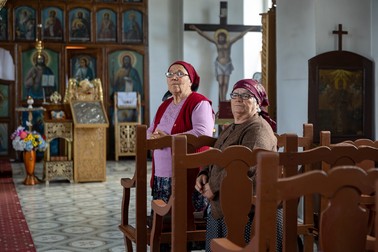 Doar câțiva săteni vin duminica la slujbă