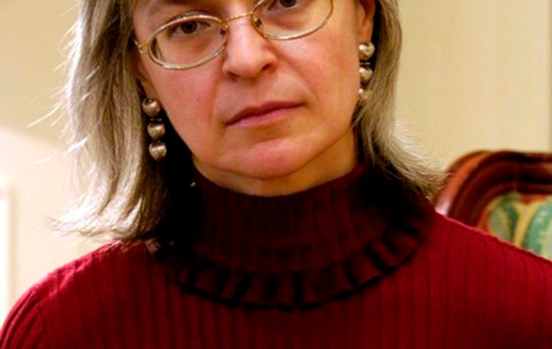 Jurnalista rusă Anna Politkovskaja, ucisă de duşmanul lui Putin pentru a-l discredita pe acesta? 