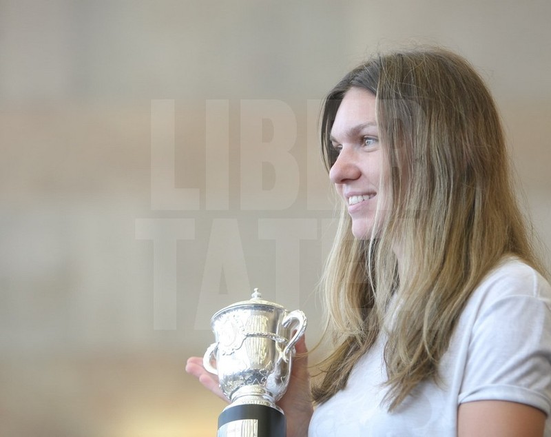 VIDEO&FOTO. Sosirea Simonei Halep în România după ce a câștigat Roland Garros 2018. Așteptată pe covorul roșu!