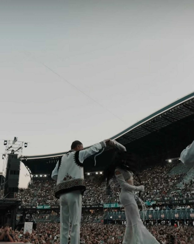Cântecul de muzică populară care a răsunat la UNTOLD 2025. Pe cine a invitat Irina Rimes pe scenă: „Ne mândrim cu voi”