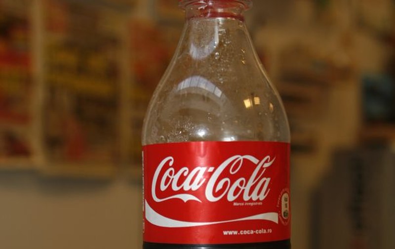 Procurorii DNA vor pune microfoane şi camere video în sticle de Coca-Cola