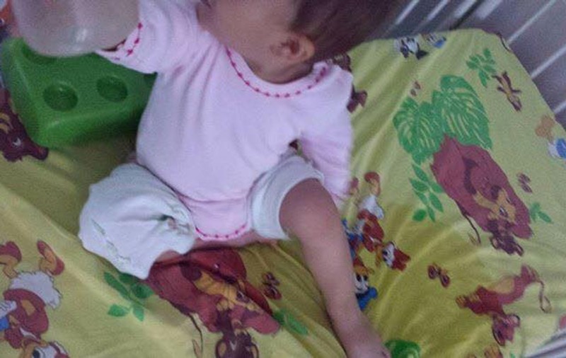 Imagini revoltătoare la Spitalul de Pediatrie din Sibiu. Copil mic, ud, cerând mâncare în spital