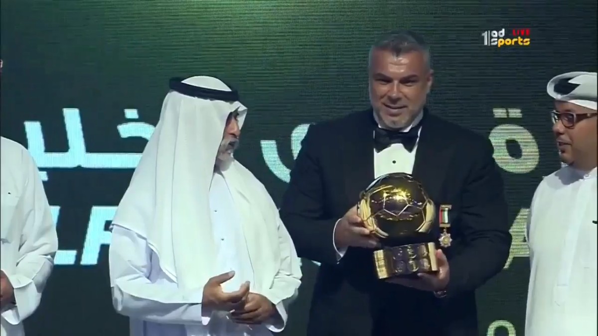 Cosmin Olăroiu la Al Ahli Dubai
