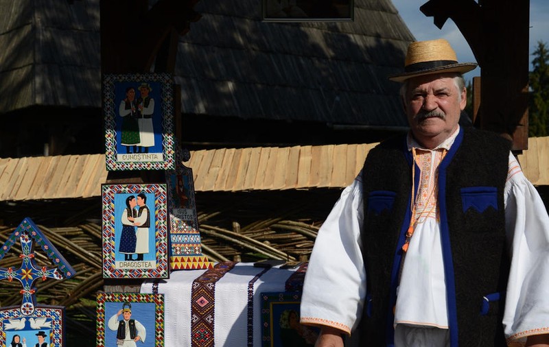 Sculptorul Dumitru Pop Tincu, autorul epitafurilor de pe crucile din Cimitirul Vesel de la Săpânța, a murit