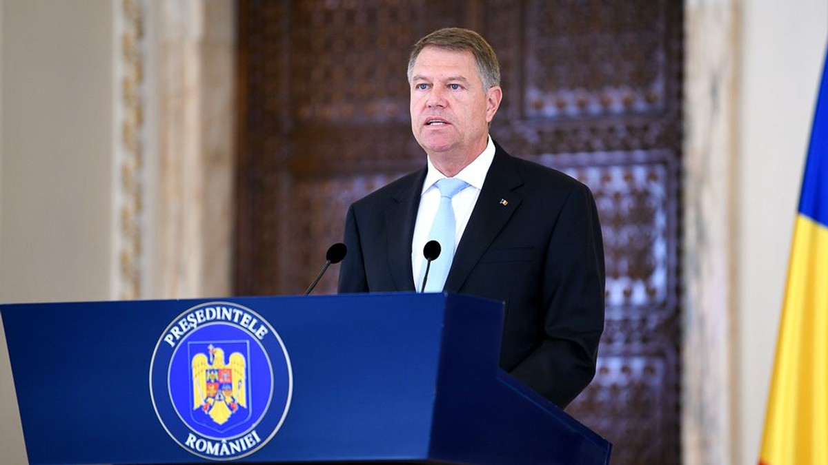 Klaus Iohannis retrimite în Parlament Legea Offshore. Klaus Iohanis, la pupitrul de la Palatul Cotroceni