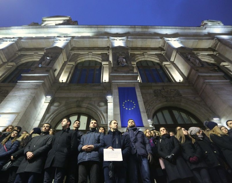 FOTO&VIDEO/ Sute de magistrați au protestat la Curtea de Apel București