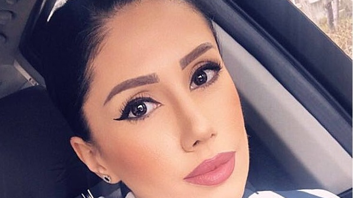 REPORTAJ: Dorea o carieră muzicală, dar nu și-a mai găsit locul în jungla showbiz. Dana a devenit make-up artist