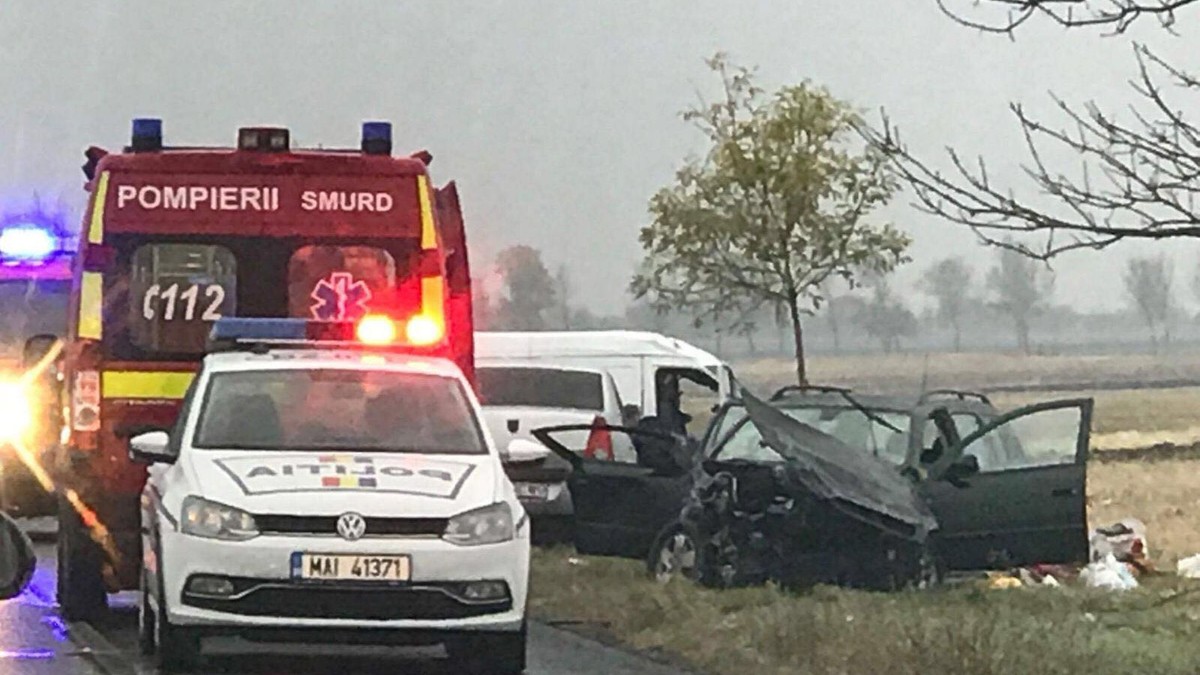 Patru răniți, între care un copil de un an și mama lui, într-un accident pe ”Șoseaua Morții”, în Buzău
