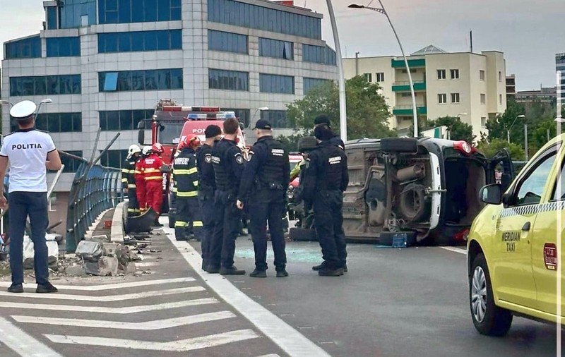 Accident grav pe Podul Basarab din București. Șapte femei, aflate în aceeași mașină, au fost duse la spital. VIDEO