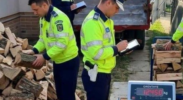 Polițiștii din Satu Mare, obligați să cântărească lemnele de foc din sobe.Sursă foto: Facebook/ Sindicatul Europol.