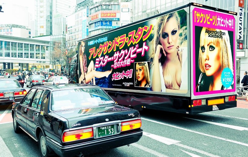 Alexandra Stan, pe autobuzele din Japonia!