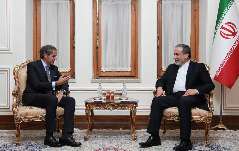 Elefantul care se leagănă pe pânza de păianjen dintre americani şi iranieni
