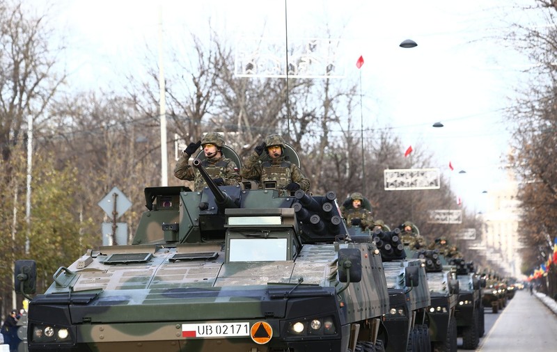 FOTO | Pregătiri la minus 6 grade Celsius pentru Parada Militară de 1 Decembrie