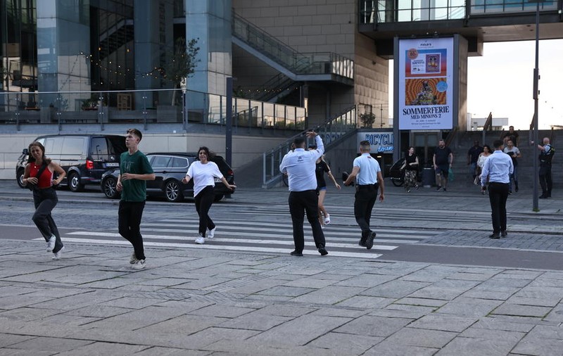 Atac armat în Copenhaga. Mai multe persoane au fost împuşcate mortal într-un mall. Un tânăr de 22 de ani, reținut