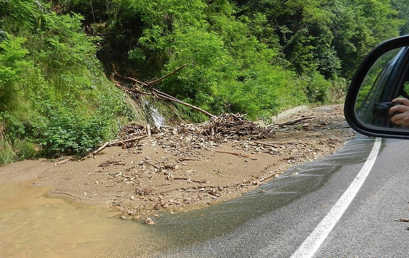 «Transalpina Banatului», amenințată de viituri! Localnicii au sunat la 112