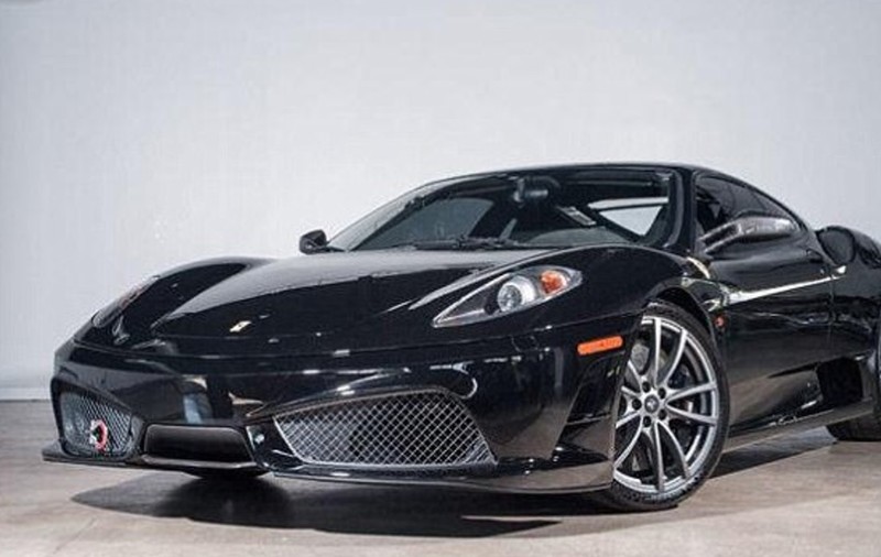 Un bărbat și-a distrus complet mașina Ferrari, în valoare de 260.000 de lire, la doar o oră după ce a cumpărat-o | FOTO