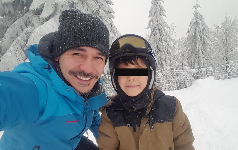 EXCLUSIV/ Adevărul despre vacanța petrecută de Răzvan Simion la schi cu copiii lui. Le-a acordat două ore în două zile și nu i-a mai căutat!