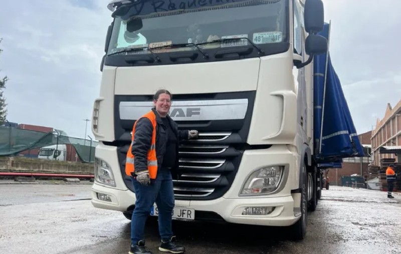 O tânără a renunțat la munca de birou și s-a făcut șoferiță de TIR, în Spania: „Voiam o schimbare în viața mea”