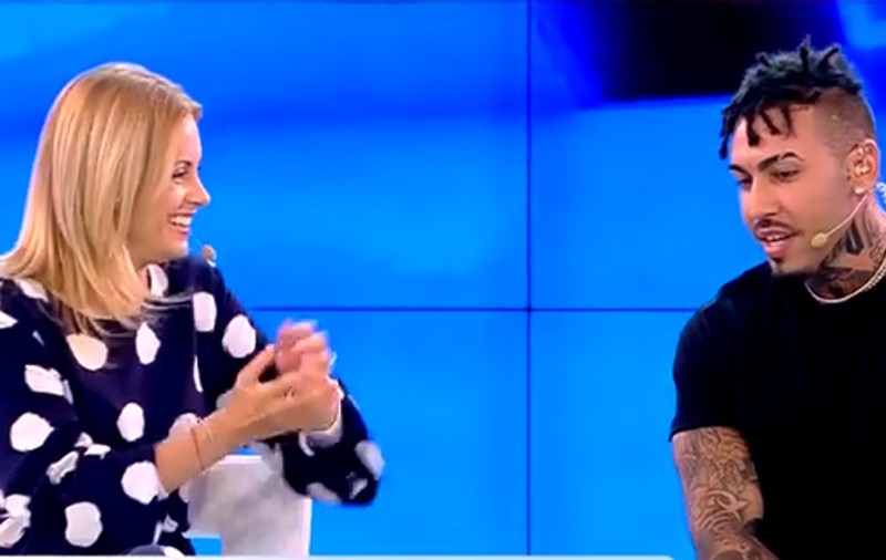 Alex Velea, despre relația cu Simona Gherghe. “E un pic dificil “ . Artistul este coprezentator la “ Acces Direct”