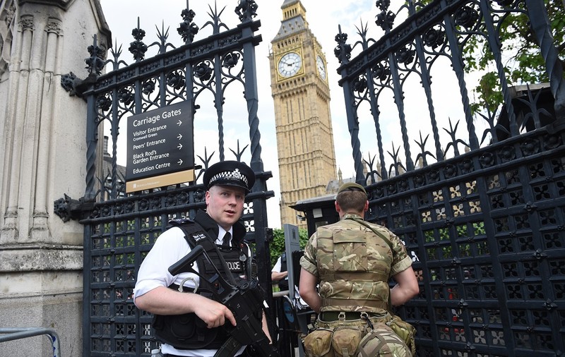 Marea Britanie a ridicat nivelul de alertă teroristă la “sever”