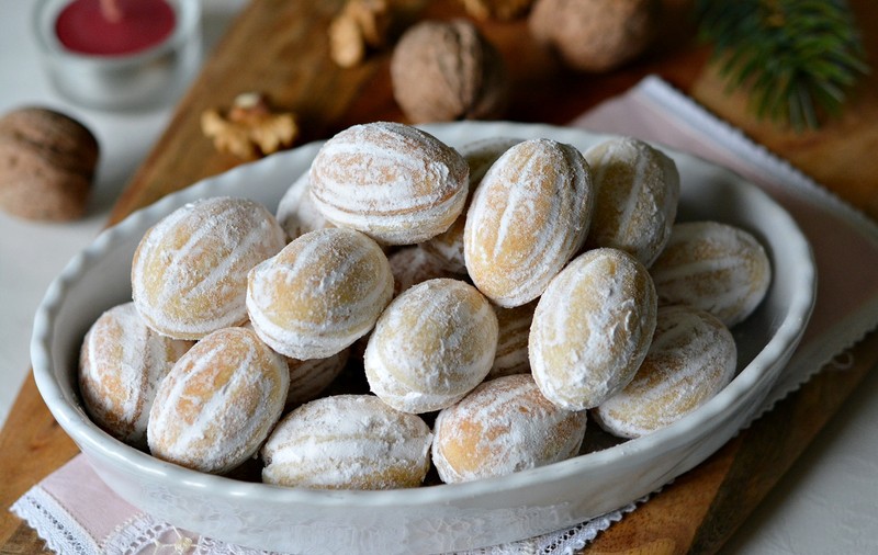 Nuci umplute cu cremă de mascarpone