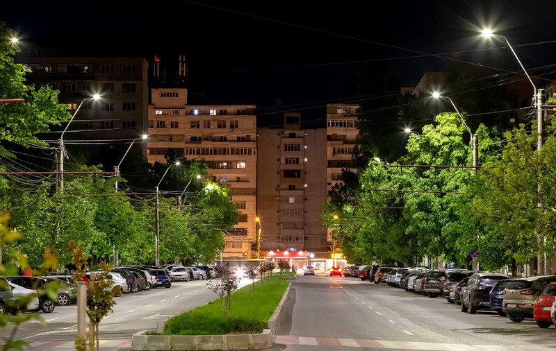 Pe 18 străzi din Galați vor fi montate becuri led de 7,5 milioane de lei